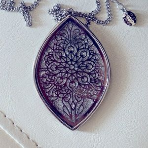 Howard’s 18’/20’ long necklace with pendant